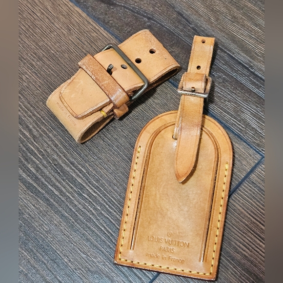 ✨️Louis Vuitton Bag Tag AND Poignet Set - Picture 1 of 6